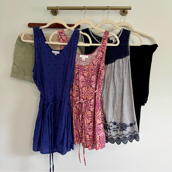 Maternity lot size large - 3 tops, 1 pair of shorts, 1 pair of pants - Picture 1 of 6